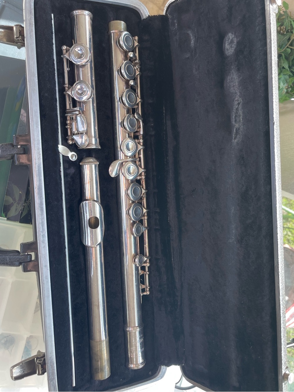 Bundy Selmer Silver Flute in Black Hardshell Case with cleaning rod